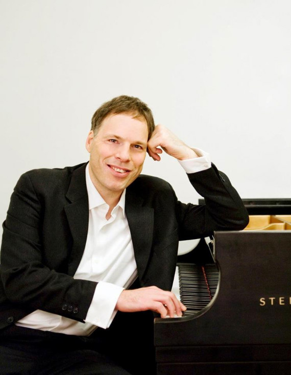 Portrait of Pascal Rogé, piano soloist