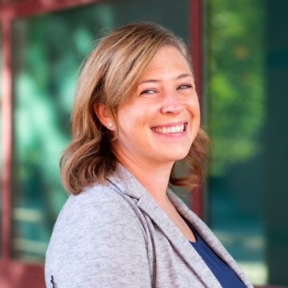 Molly Ayers Headshot