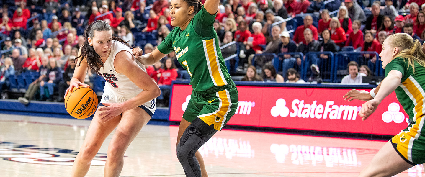 A Gonzaga women's basketball player dribbles the ball