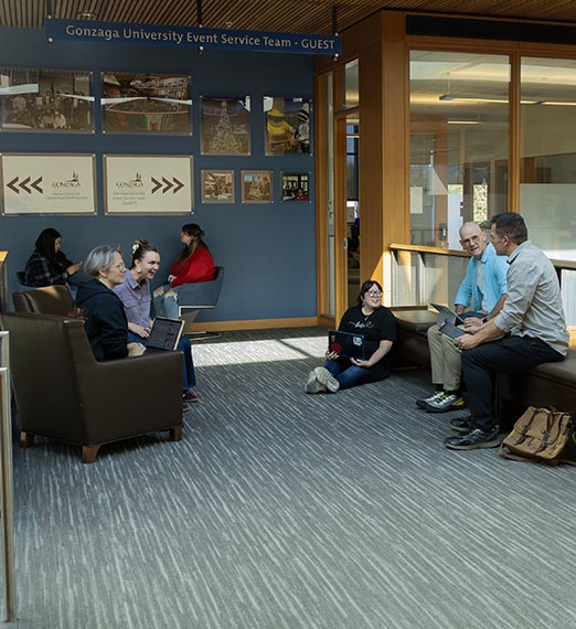 Small group of students meet to discuss project