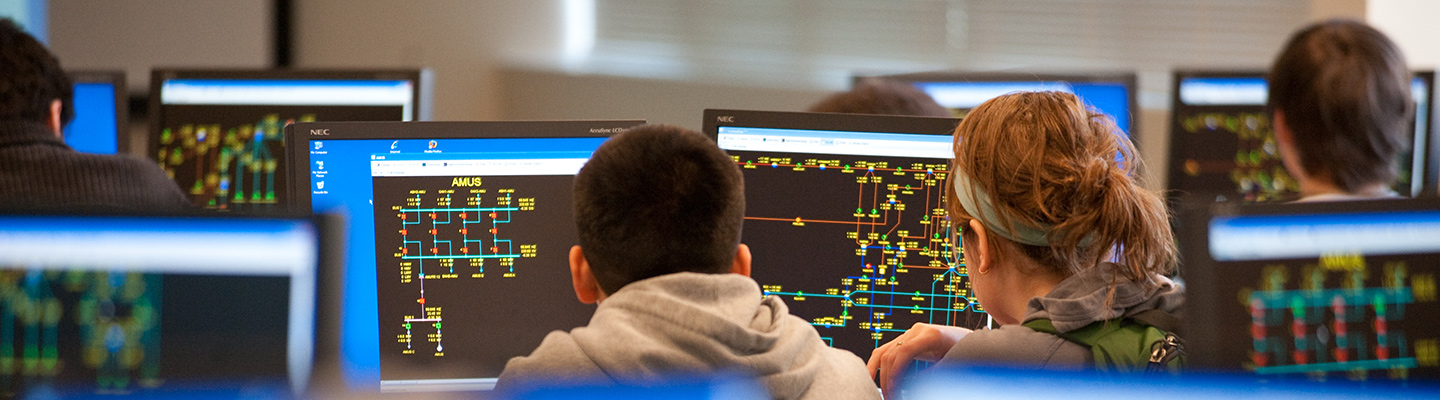 Students work together in a computer lab