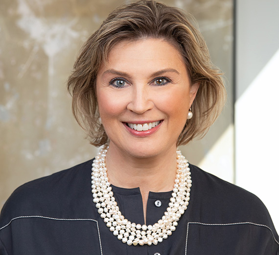 Headshot of Julie prince