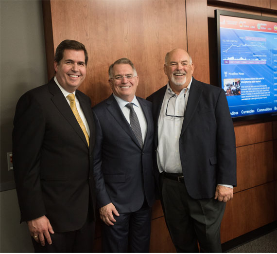 President McCulloh with the Dean of Business in Finance Lab 
