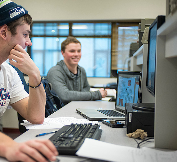 Students work in computer lab 
