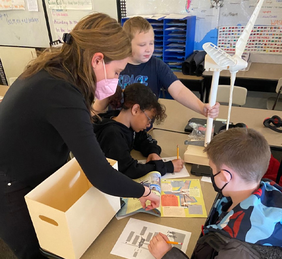 Climate Literacy Fellow Nina Berry helps 4th graders at Cooper Elementary.