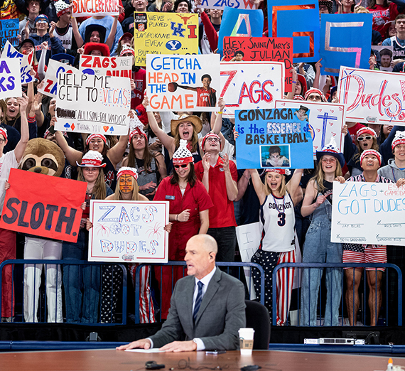 ESPN commentator in front of Kennel students
