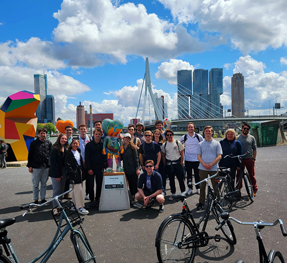 Group photo after crossing the Erasmusburg Bridge