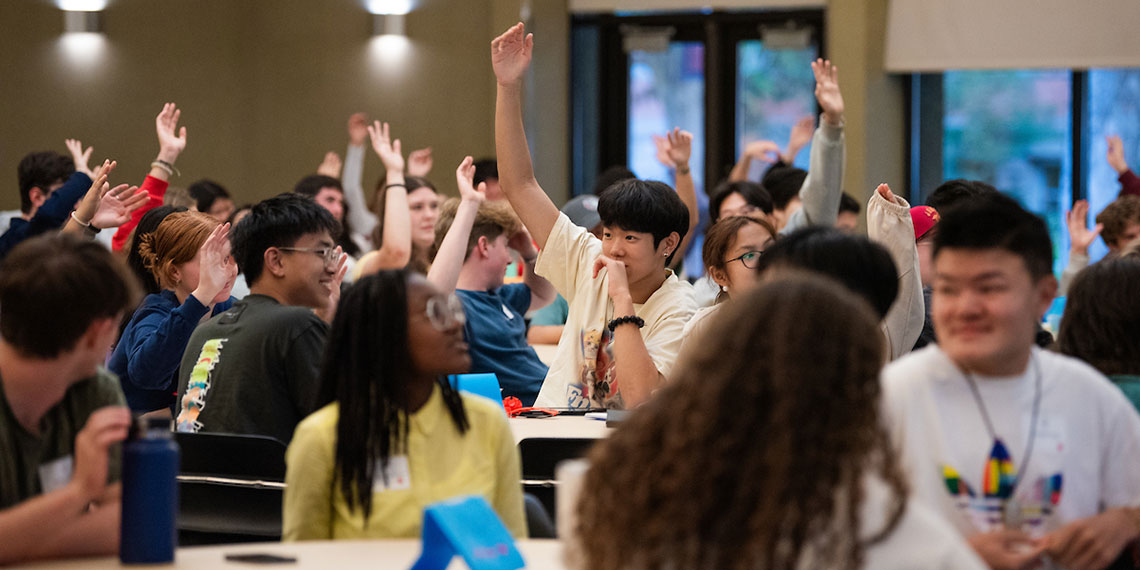 Honors and International students collaborating in GELAB.