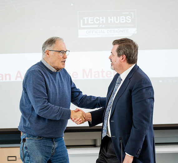 Washington Governor Jay Inslee shaking hands with Gonzaga's former president, Thayne McCulloh.