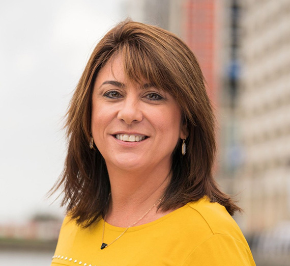 Kim Hanna, a graduate of the Certificate in Women's Leadership program.