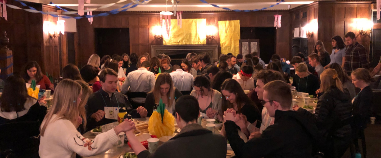 students praying before dinner on search retreat